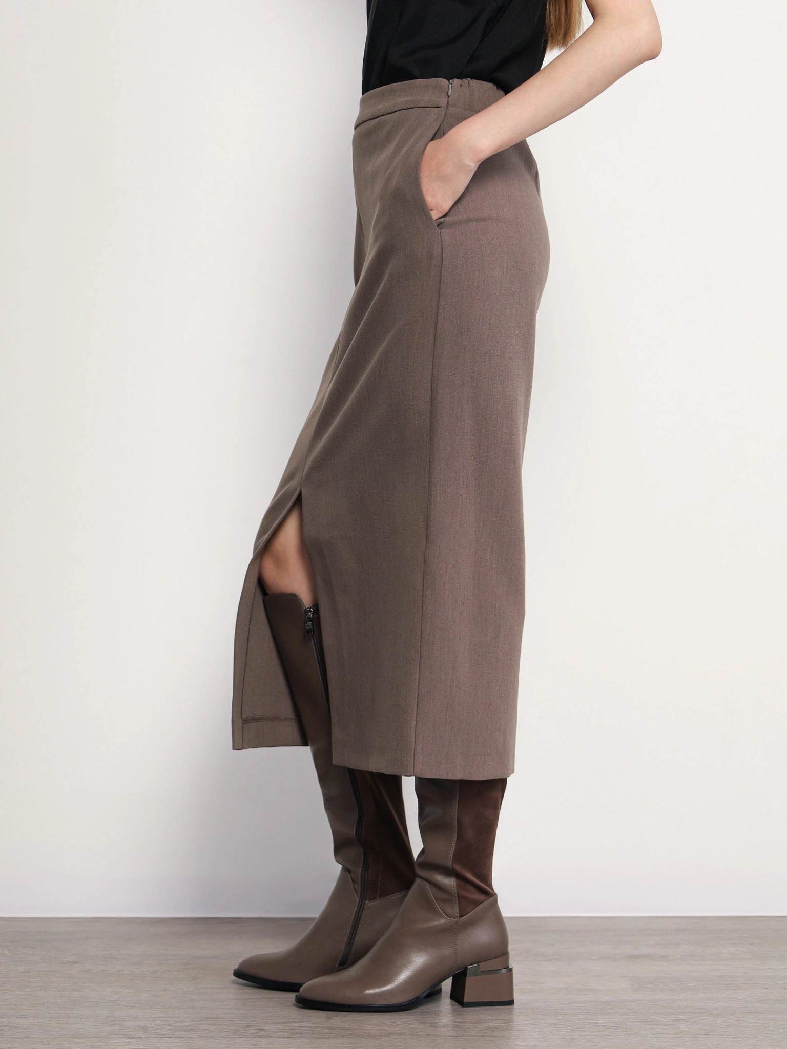 Юбка серого цвета с эластичным поясом